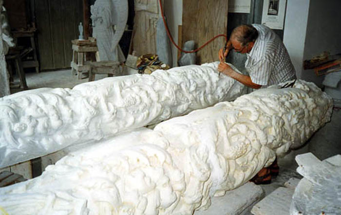 Duomo di Siena: Riproduzione N° 2 Colonne in marmo bianco di Siena (G.Pisano) - h mt 6 (3 pz cad.) 1997-'98